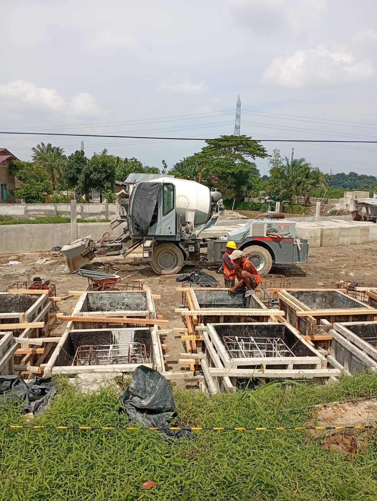 Proyek Pengendali Banjir Rp 13,7 Miliar di Tebing Tinggi Disorot: Beton "Oplosan" Hingga K3 Formalitas?